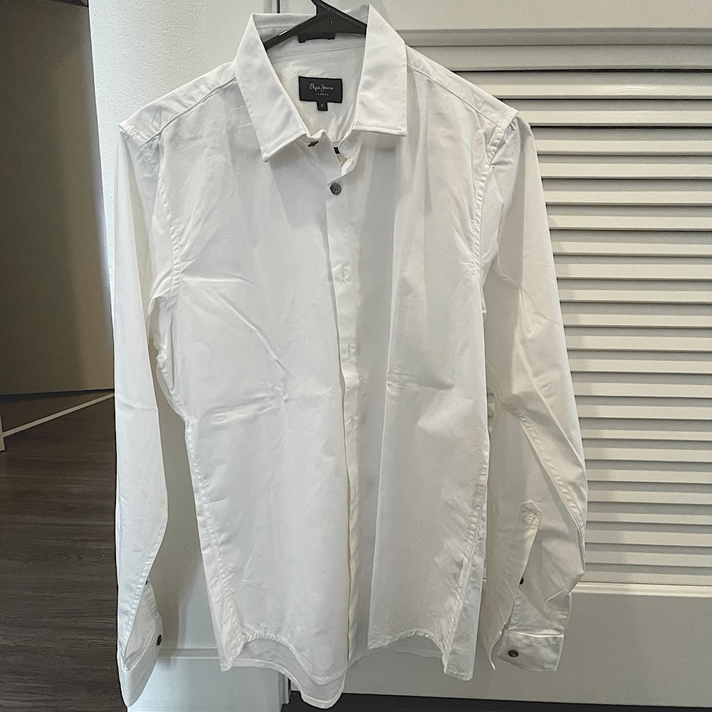 Slim Fit Medium Pepe Jeans white cocktail shirt.